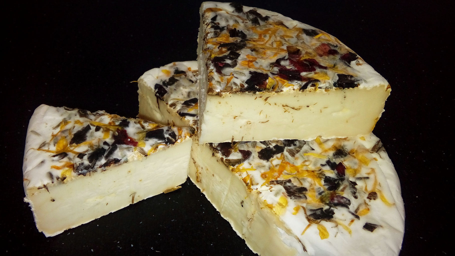 Berta Sommerblüte - Weichkäse aus Schafsmilch – Hof im Greth Berta Sommerblüte - Weichkäse aus Schafsmilch – Hof im Greth